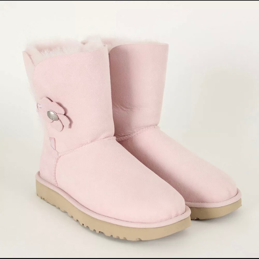 Size 5 girl UGG style number 1092294
